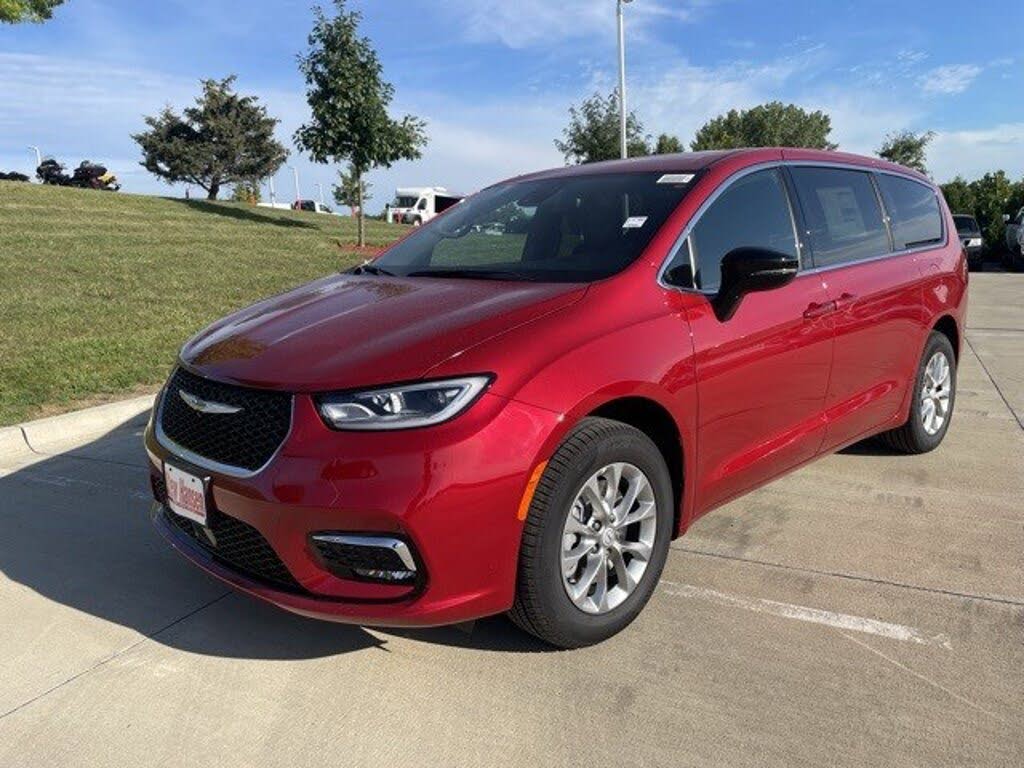 2026 Chrysler Pacifica Select AWD