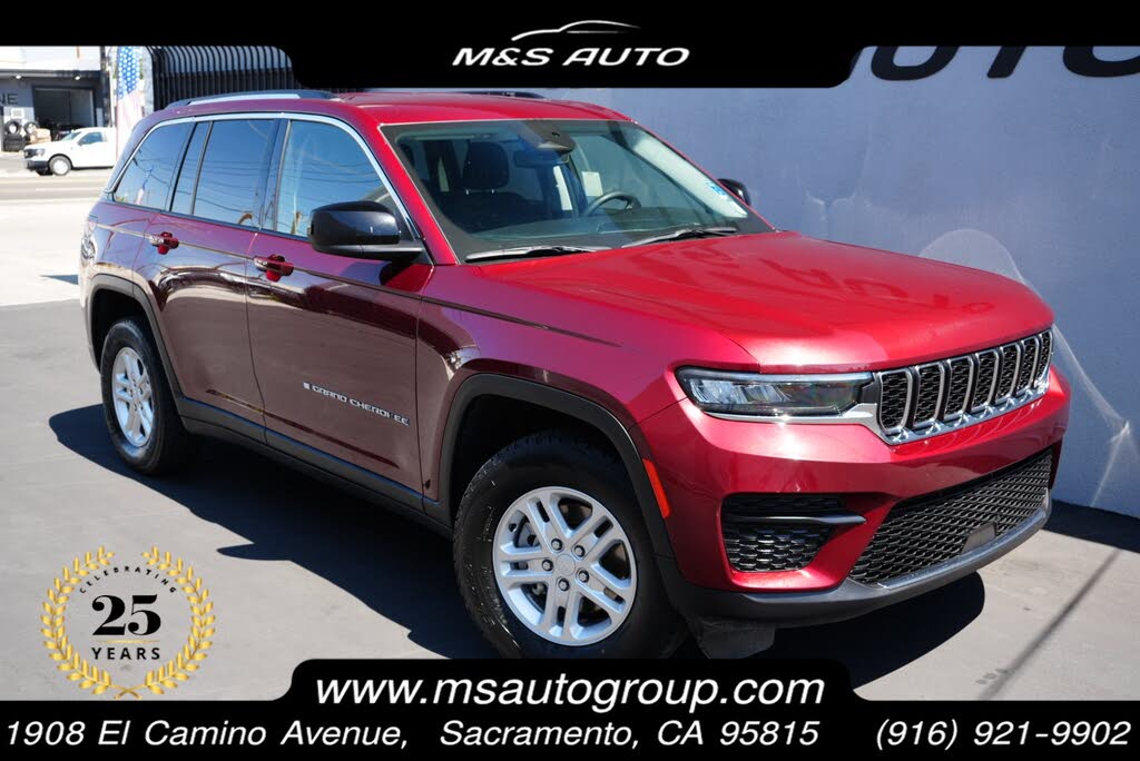 2023 Jeep Grand Cherokee Laredo 4WD