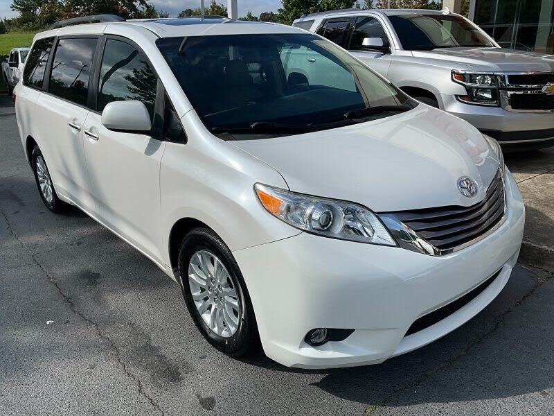 2015 Toyota Sienna XLE 8-Passenger