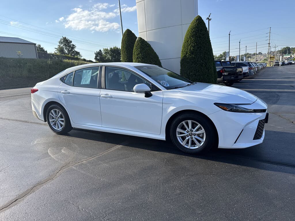 2025 Toyota Camry SE FWD