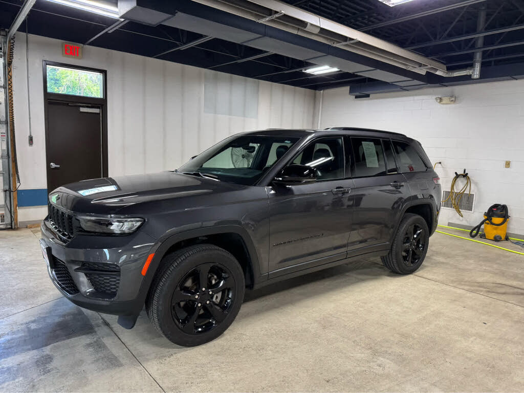 2023 Jeep Grand Cherokee Altitude 4WD