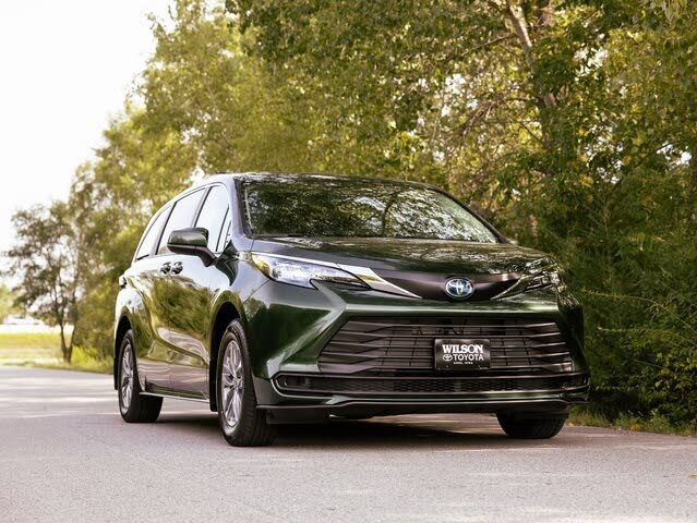 2025 Toyota Sienna LE 8-Passenger AWD