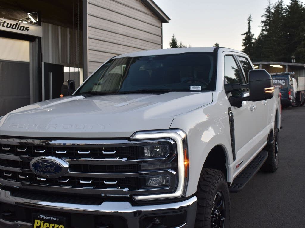 2025 Ford F-350 Super Duty Lariat Crew Cab 4WD