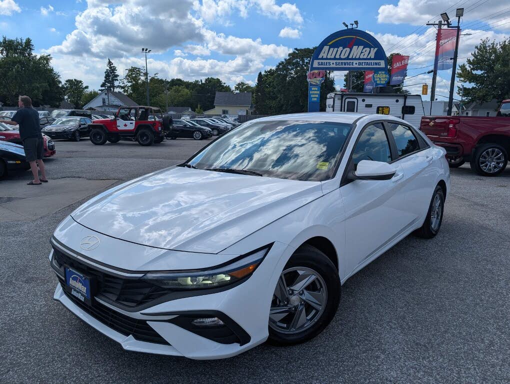 2024 Hyundai Elantra Essential FWD