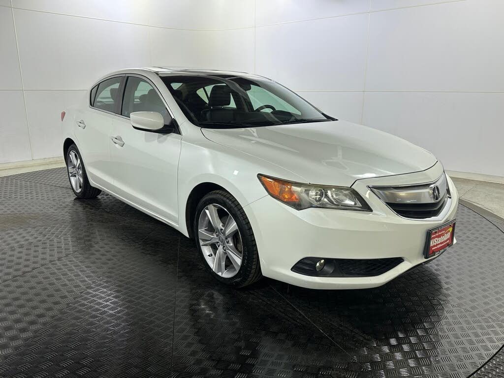 2013 Acura ILX 2.0L FWD with Technology Package