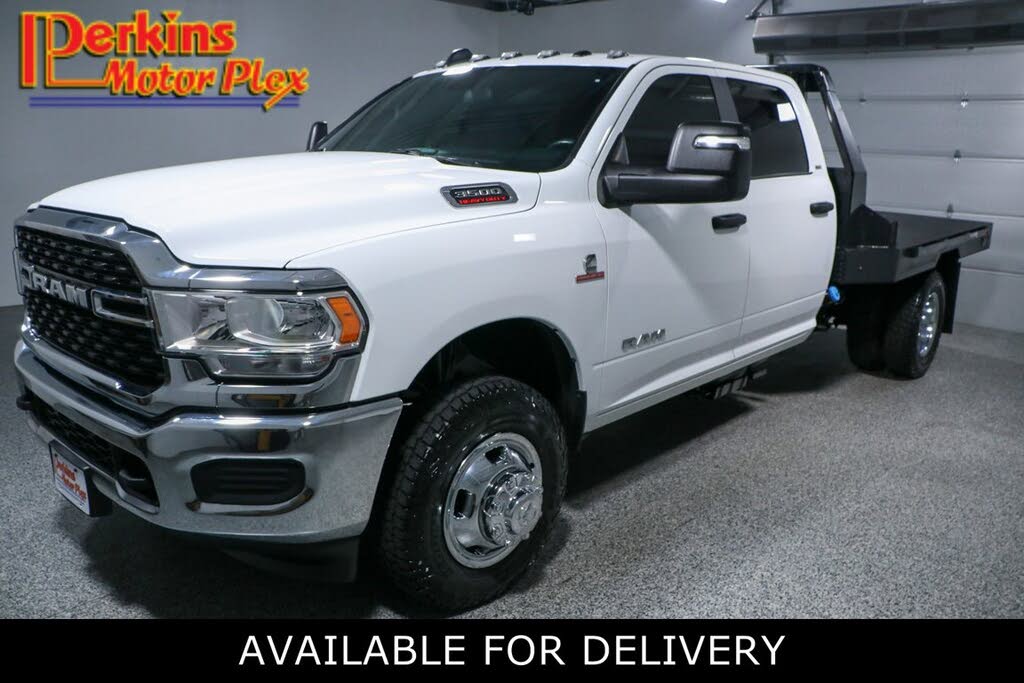 2024 RAM 3500 Chassis SLT Crew Cab LB DRW 4WD