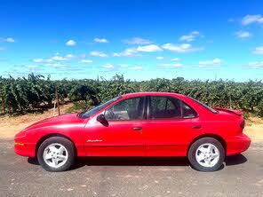 Pontiac Sunfire 4 Dr SE Sedan