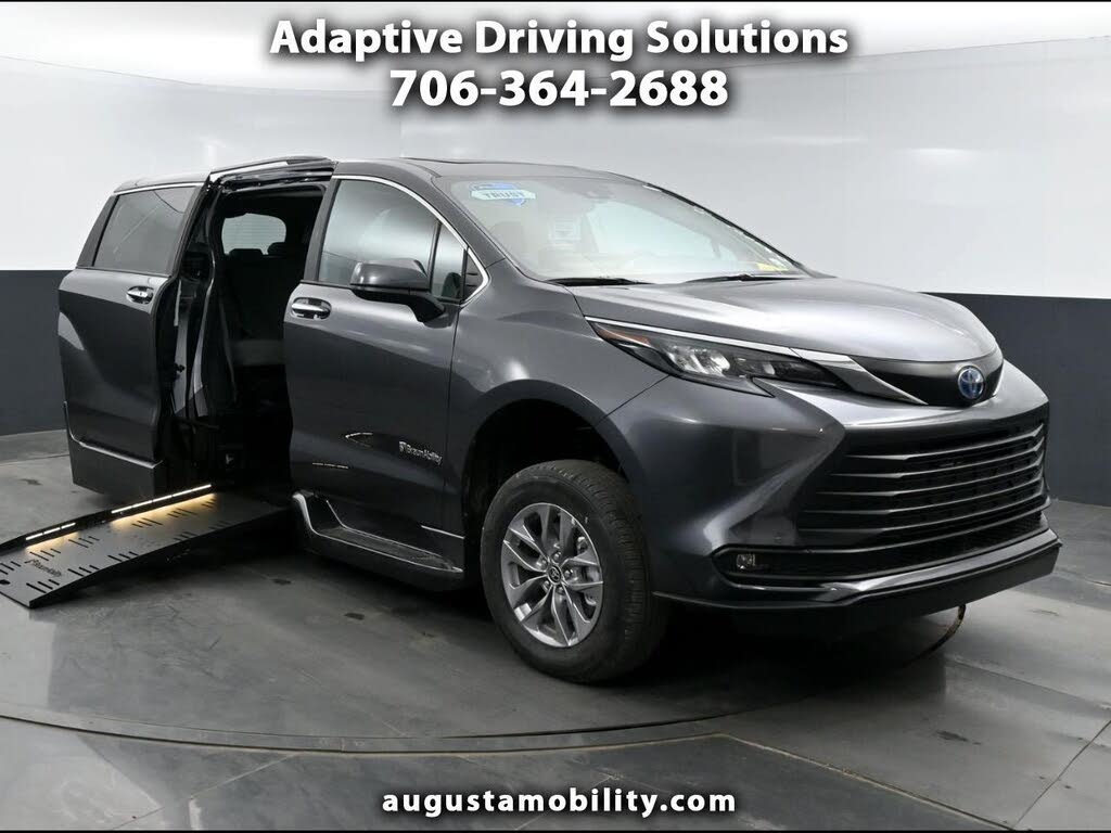 2025 Toyota Sienna XLE 7-Passenger FWD
