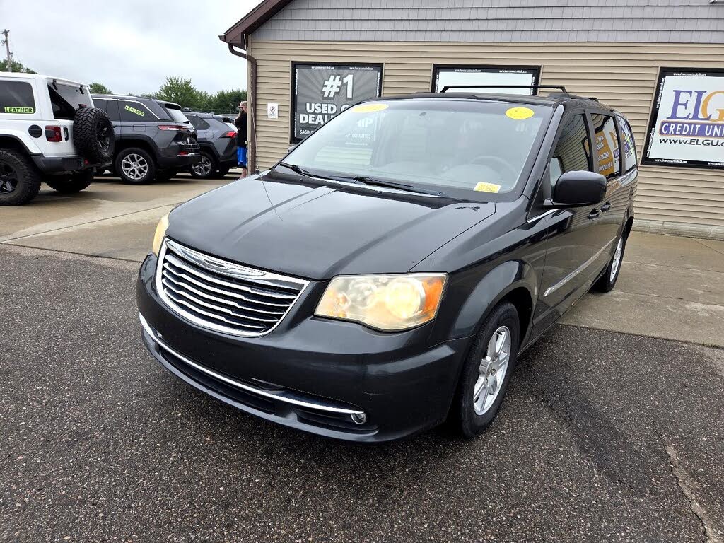 2011 Chrysler Town & Country Touring FWD
