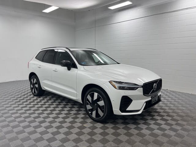 2025 Volvo XC60 Recharge T8 Plus Dark Theme eAWD