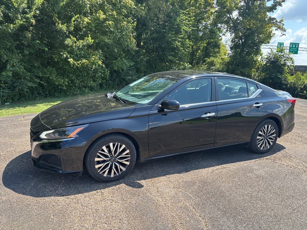 2023 Nissan Altima 2.5 SV FWD