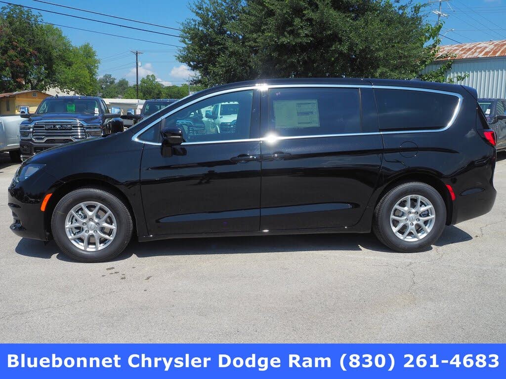 2025 Chrysler Voyager LX FWD