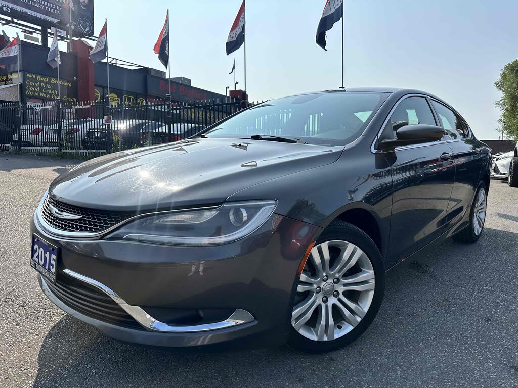 Chrysler 200 Limited Sedan FWD 2015