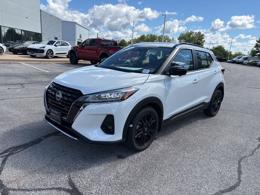 2023 Nissan Kicks SR FWD