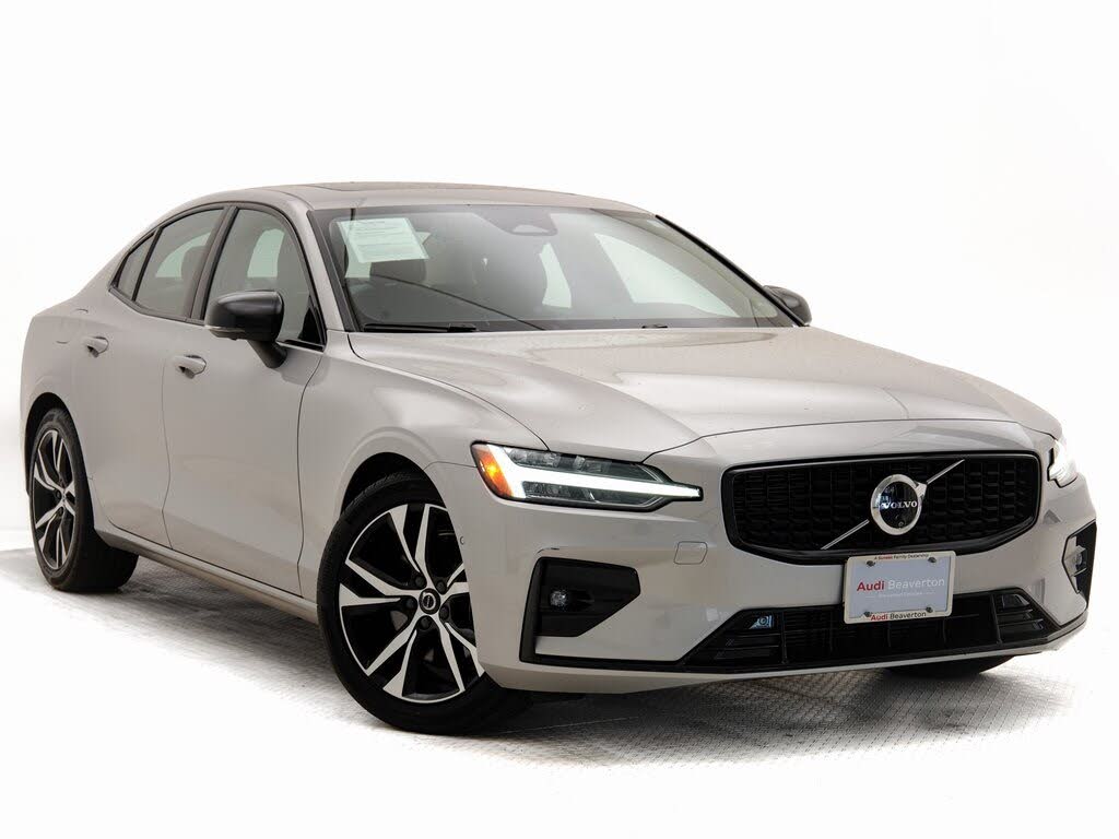 2024 Volvo S60 B5 Plus Dark Theme AWD