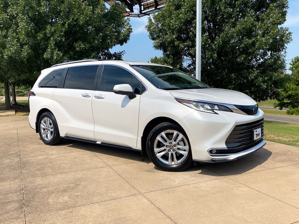 2024 Toyota Sienna Limited 7-Passenger FWD