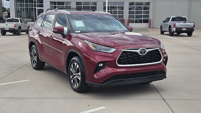 2024 Toyota Highlander XLE FWD