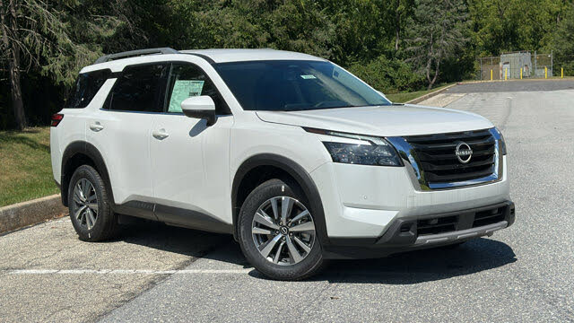 2025 Nissan Pathfinder SL 4WD