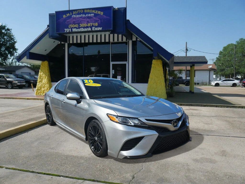 2020 Toyota Camry SE FWD