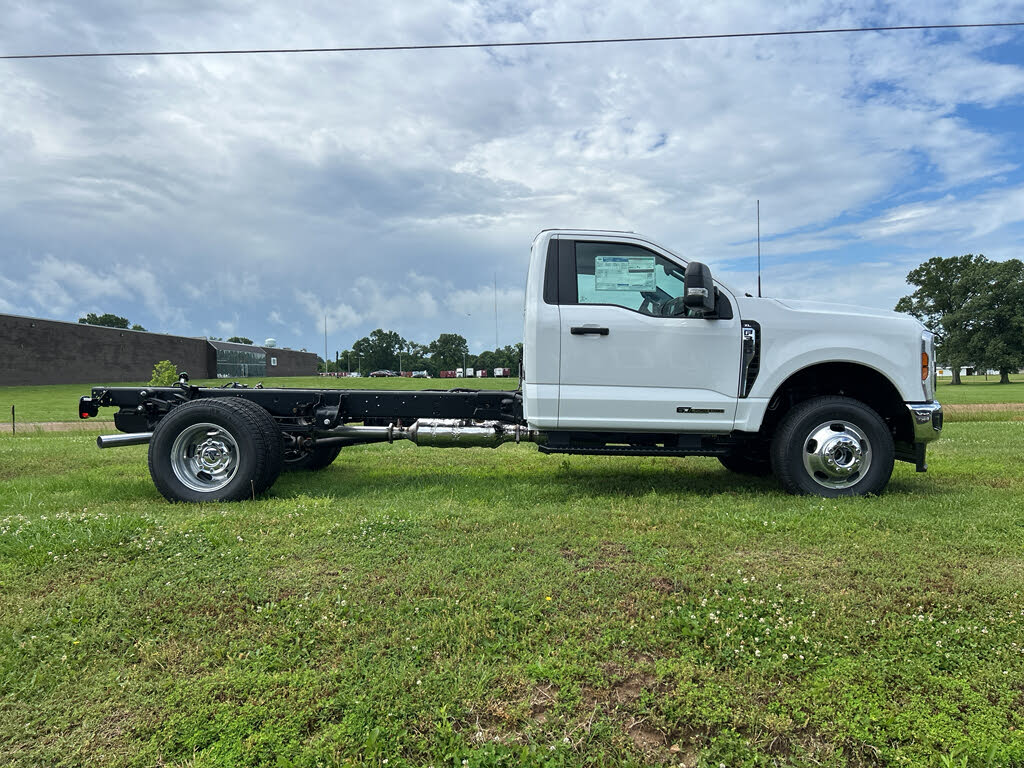 2025 Ford F-350 Super Duty Chassis XL Regular Cab DRW 4WD