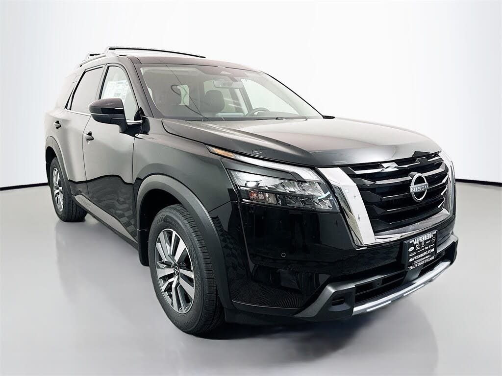 2025 Nissan Pathfinder SL 4WD