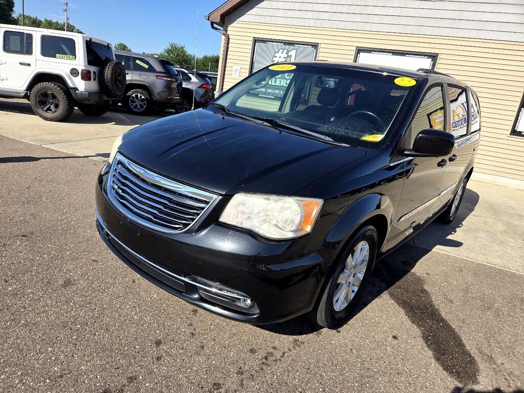 2013 Chrysler Town & Country Touring FWD