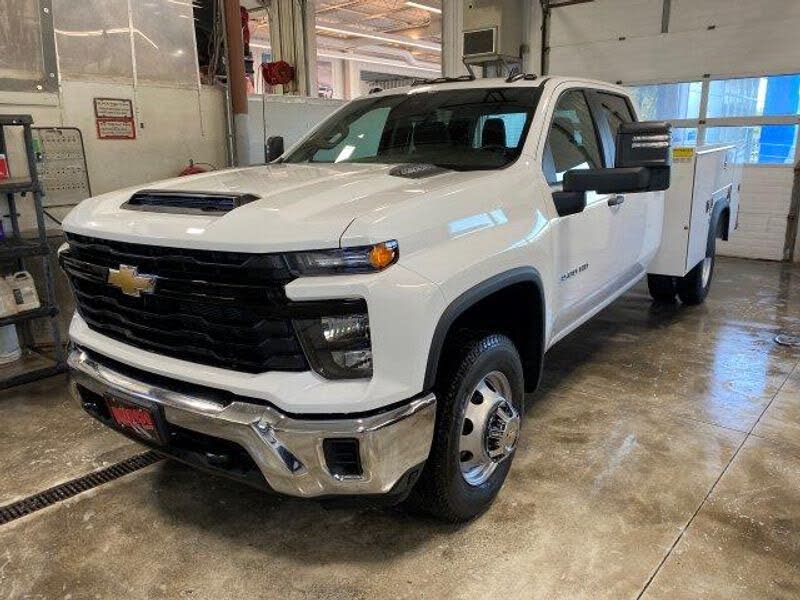 2025 Chevrolet Silverado 3500HD Chassis Work Truck Crew Cab 4WD