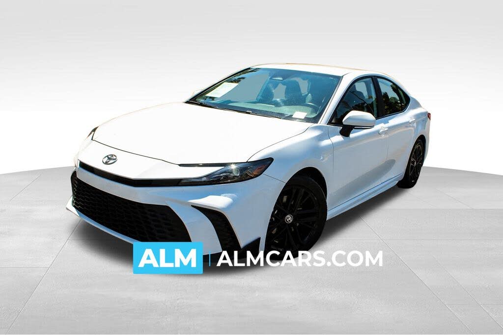 2025 Toyota Camry SE FWD