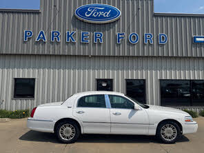 Lincoln Town Car Signature Limited