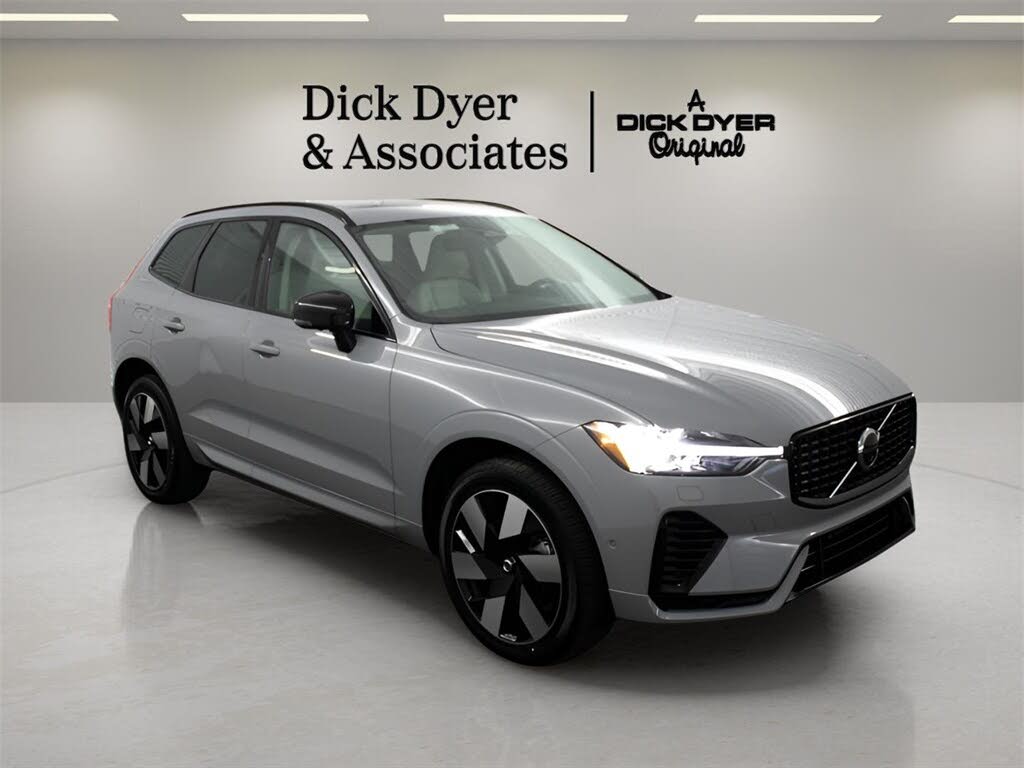 2024 Volvo XC60 Recharge T8 Ultimate Dark Theme eAWD