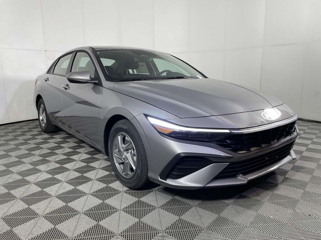 2025 Hyundai Elantra SE FWD