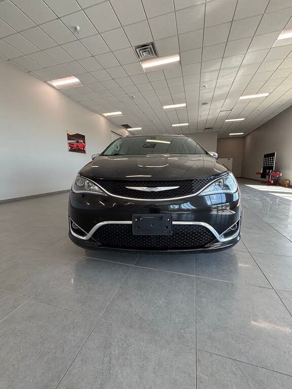 2017 Chrysler Pacifica Limited FWD