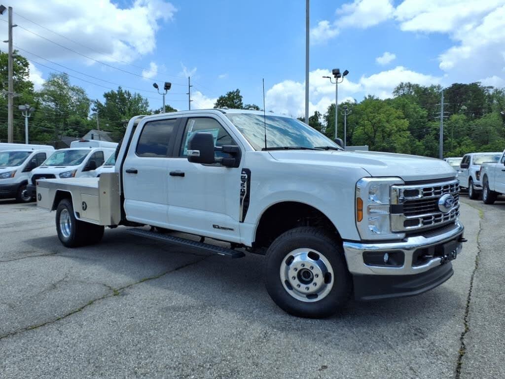 2024 Ford F-350 Super Duty Chassis XL Crew Cab DRW 4WD