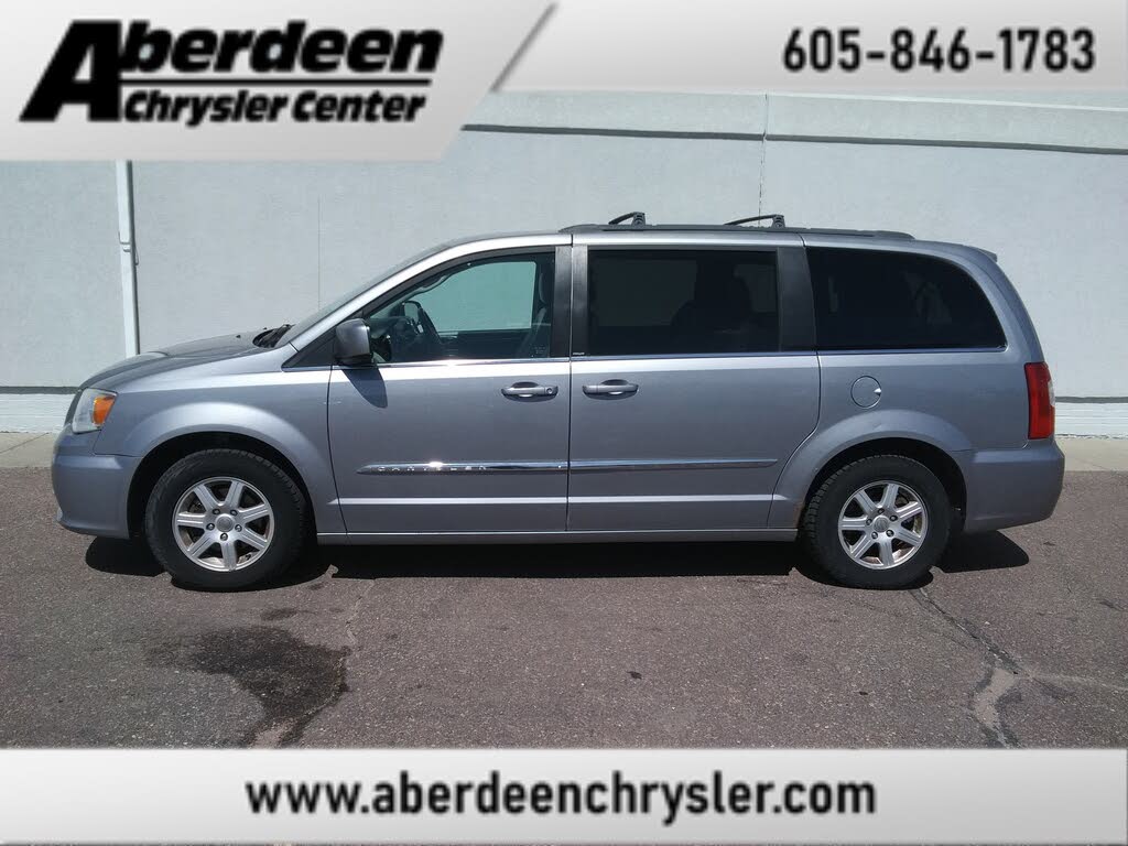 2013 Chrysler Town & Country Touring FWD