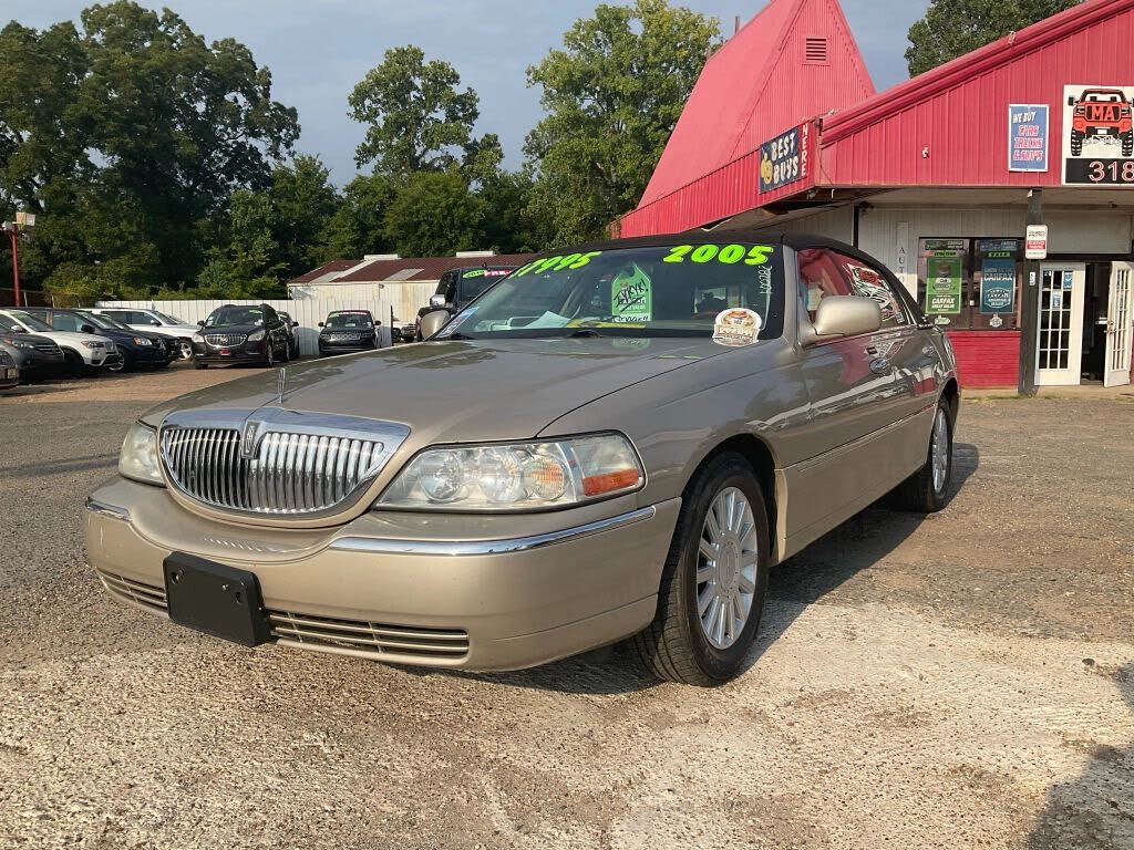 2005 Lincoln Town Car Signature Limited