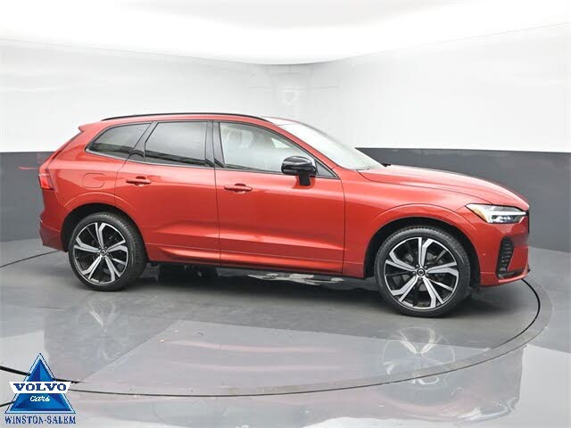 2023 Volvo XC60 B5 Ultimate Dark Theme FWD