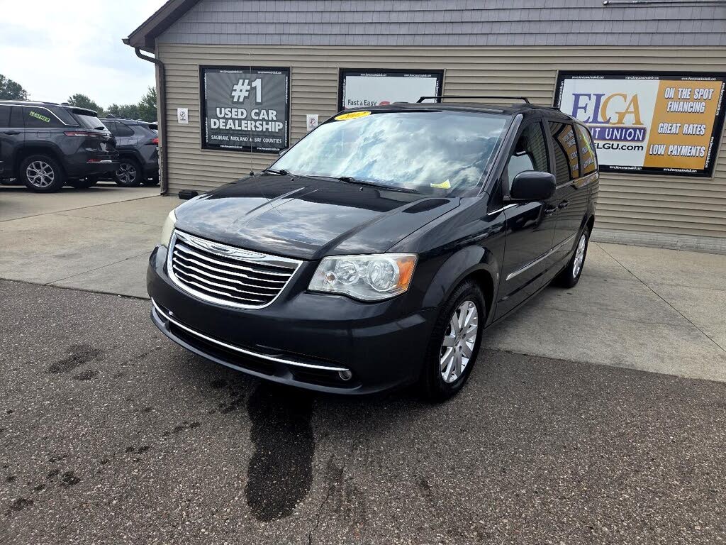 2012 Chrysler Town & Country Touring FWD