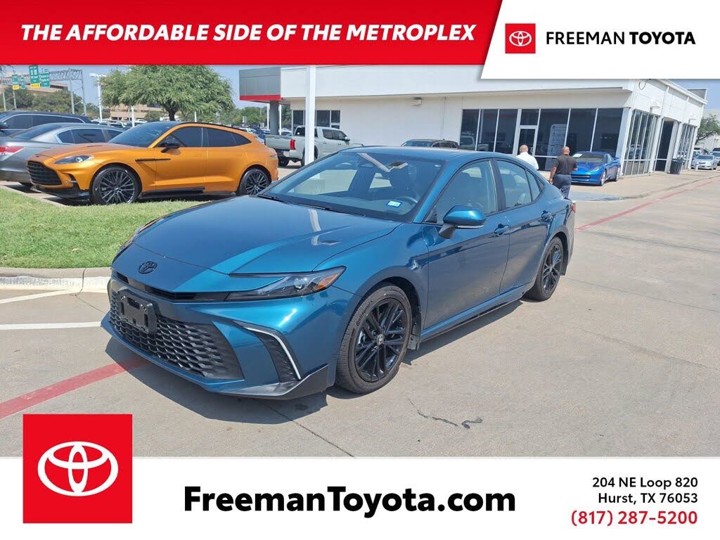 2025 Toyota Camry SE FWD