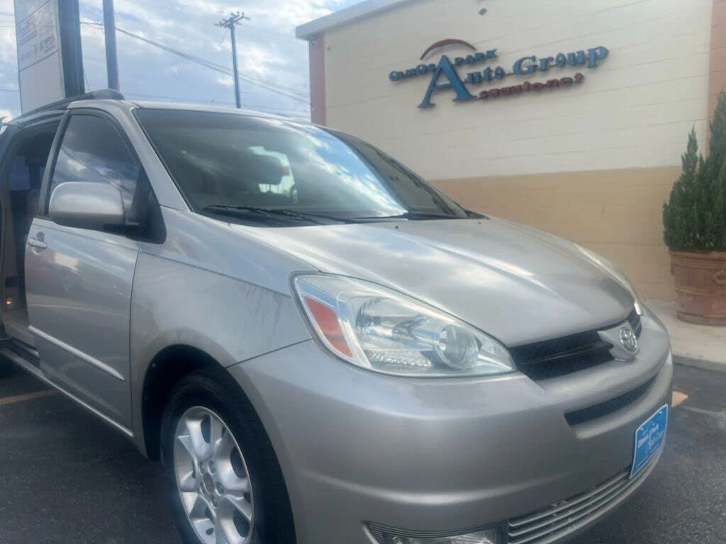 2004 Toyota Sienna 4 Dr XLE Passenger Van