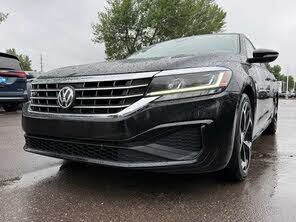 Volkswagen Passat 2.0T R-Line FWD