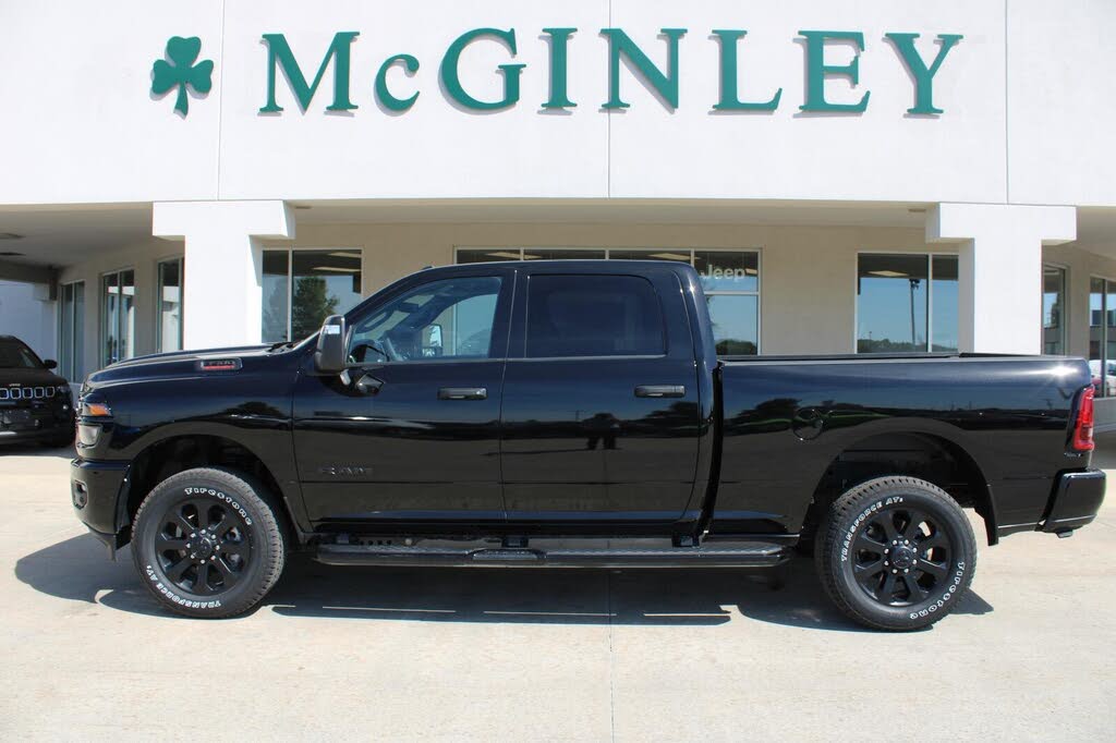 2025 RAM 3500 Big Horn Crew Cab 4WD