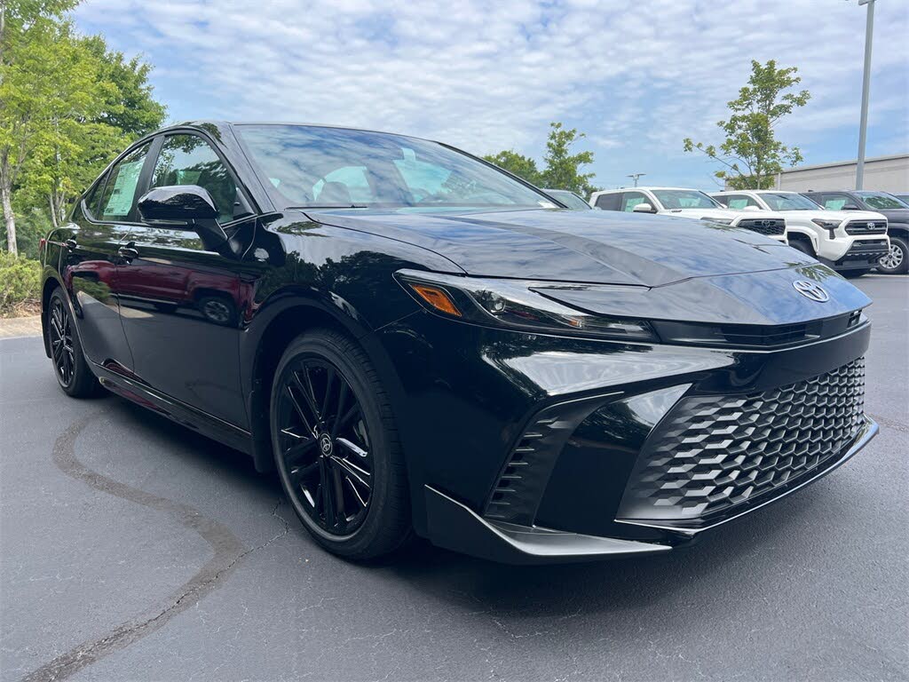 2025 Toyota Camry SE FWD