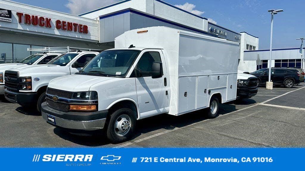 2025 Chevrolet Express Chassis 3500 Cutaway 139