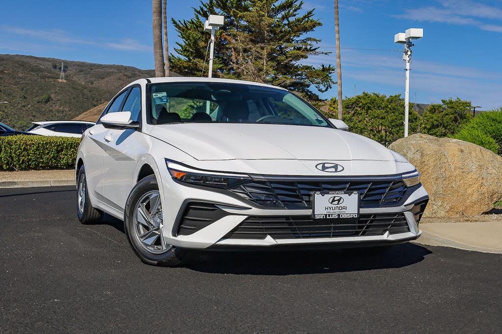 2025 Hyundai Elantra SE FWD