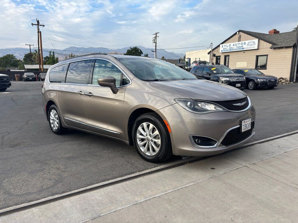 2017 Chrysler Pacifica Touring L FWD