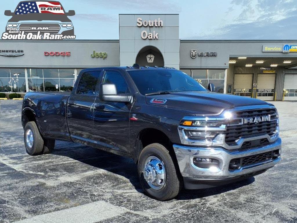 2026 RAM 3500 Tradesman Crew Cab LB DRW 4WD