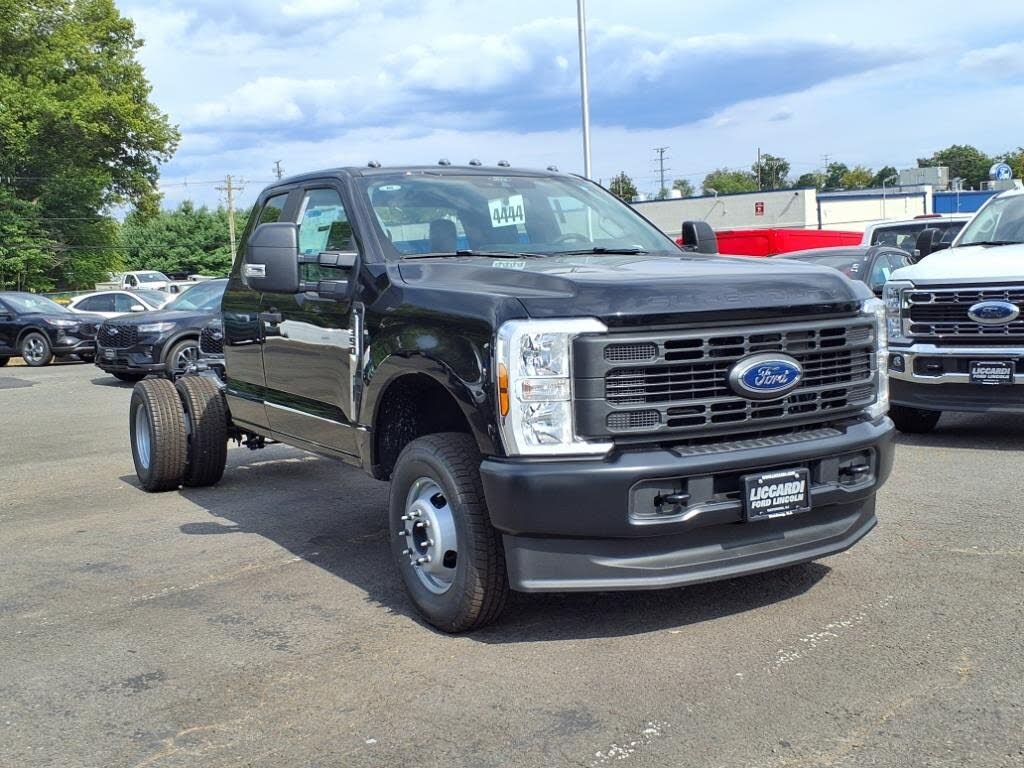 2025 Ford F-350 Super Duty Chassis XL SuperCab DRW 4WD