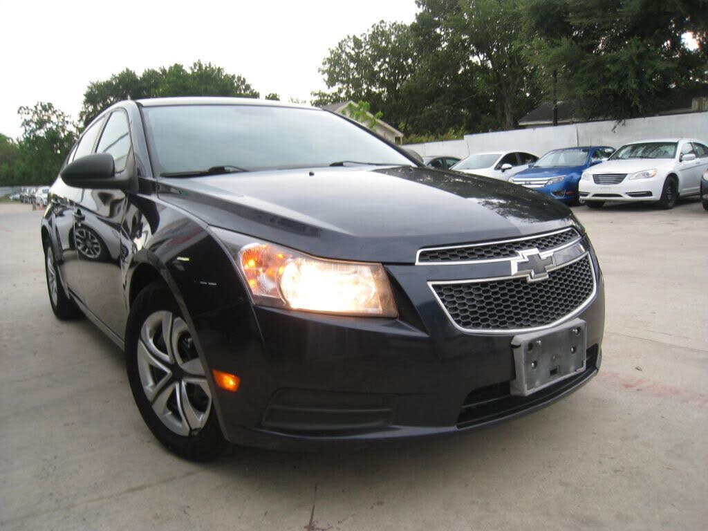 2014 Chevrolet Cruze LS Sedan FWD
