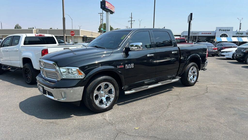 2017 RAM 1500 Laramie Crew Cab 4WD