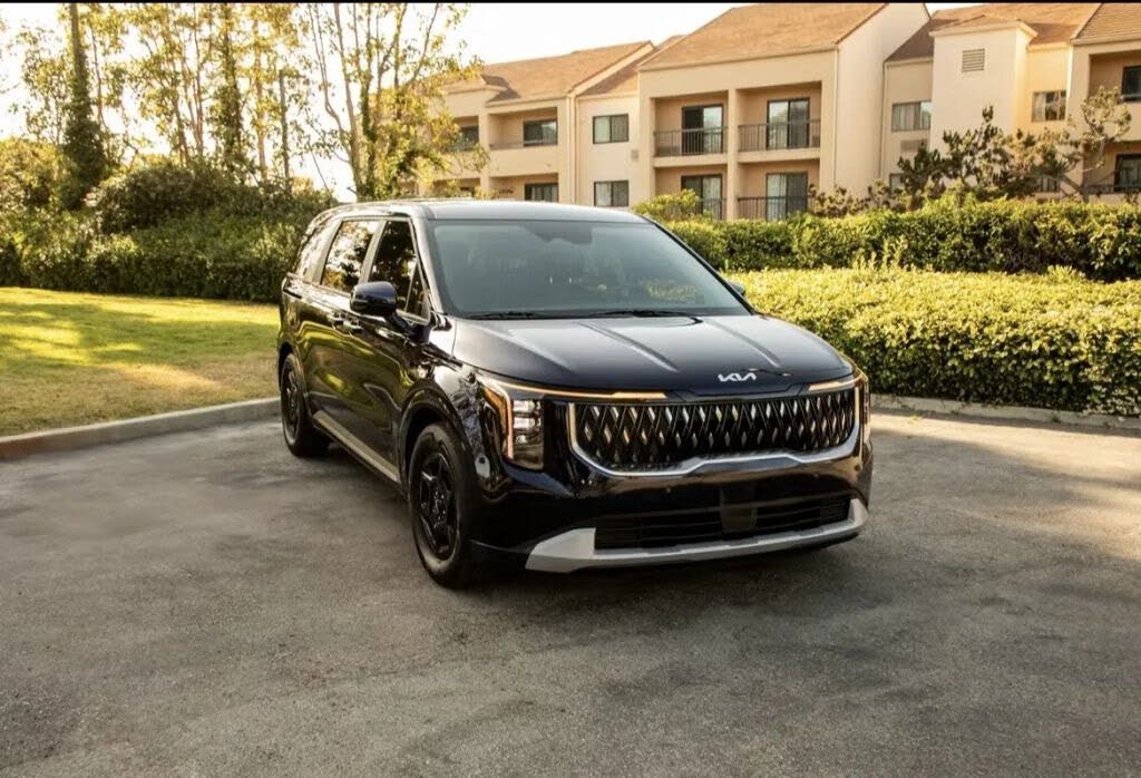 2025 Kia Carnival LXS FWD